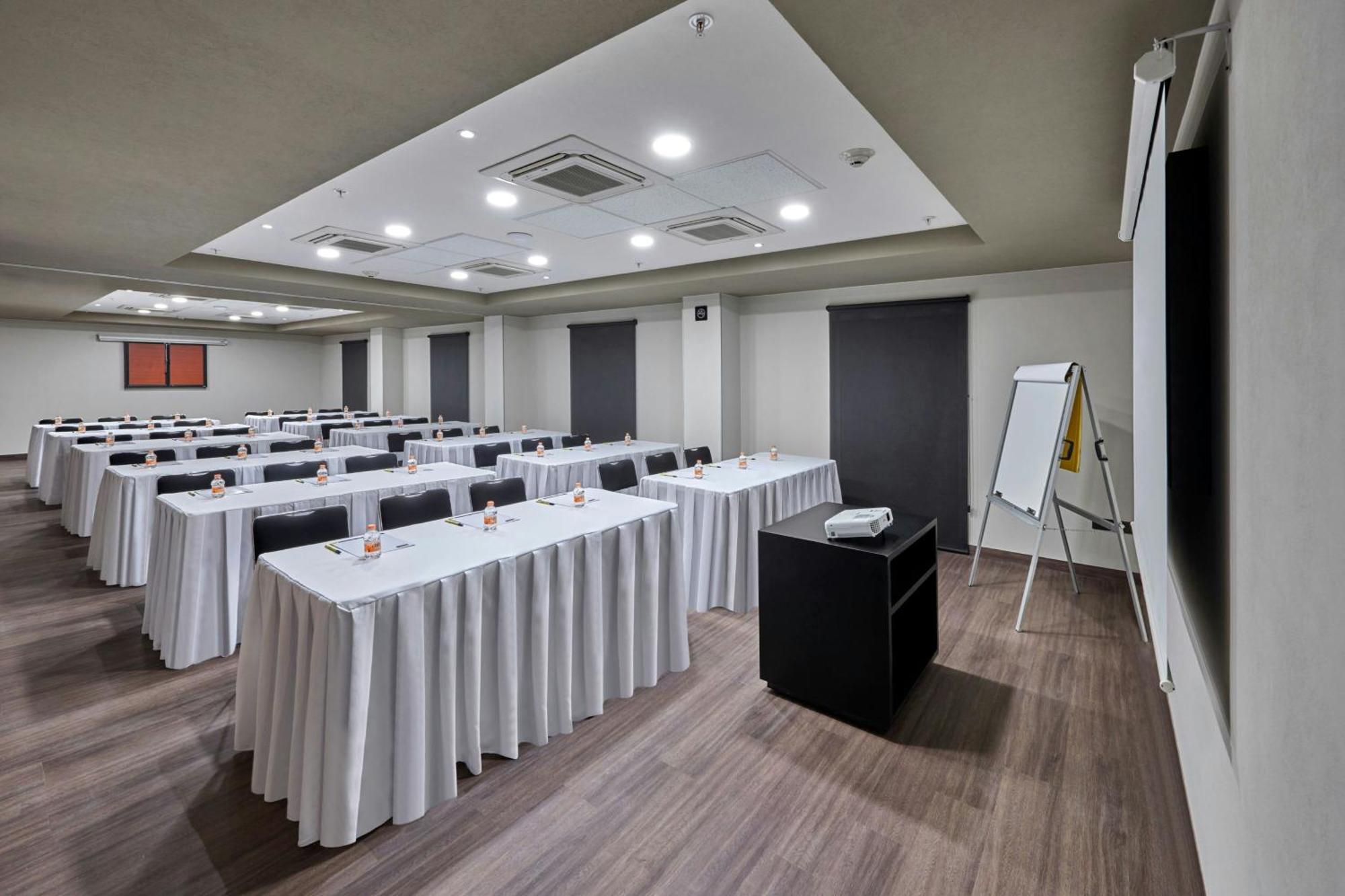 City Express By Marriott Comitan Екстер'єр фото
